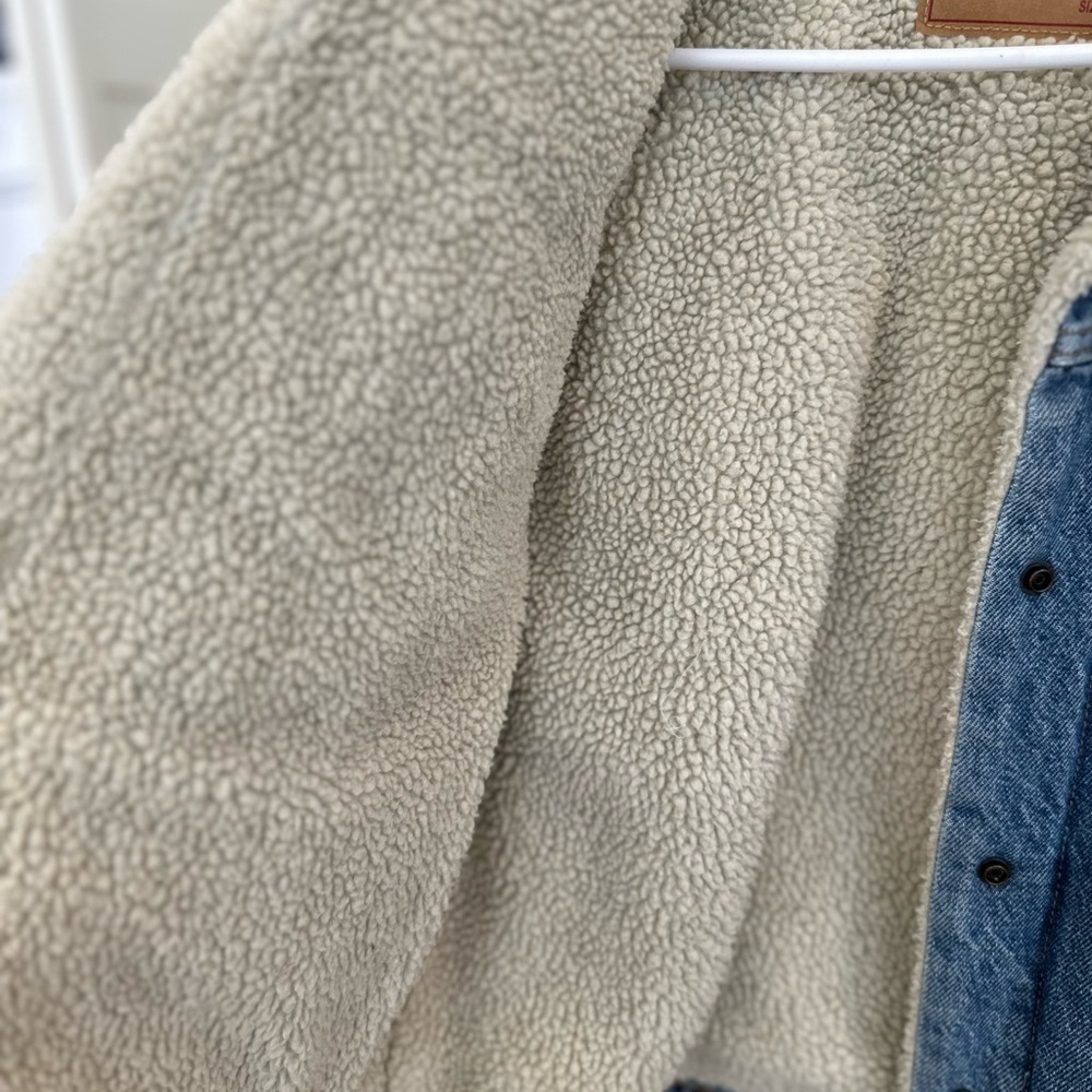 Levi’s Sherpa Trucker Jean Jacket - Picture 5 of 7